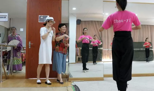 师生同台飙戏！舟山复排越剧《海兰花》