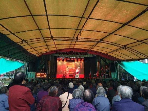 18家企业慷慨解囊 海宁这个村越剧连演8天