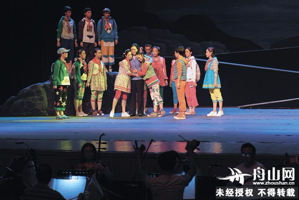 喜迎十九大文艺精品展演 舟山越剧打头阵