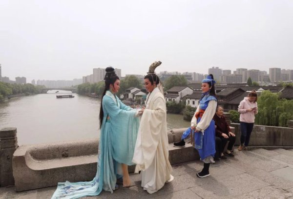 端午《水路&middot;戏路》开播 看运河桥上小百花呈现越剧文化