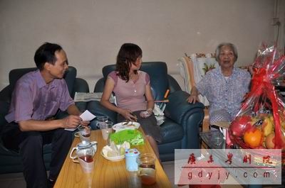 我院领导慰问建国前参加革命的老同志