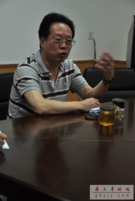 聆听书记党课， 接受心灵洗礼