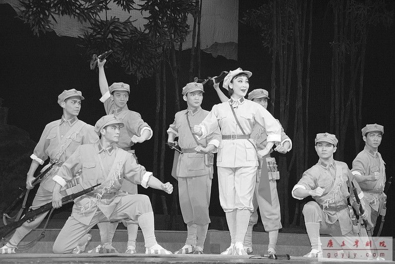 四川日报：两代&ldquo;刘琴&rdquo;会蓉城  红线女泪洒赛场