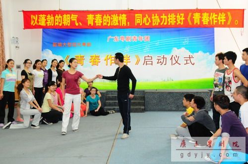 省文化厅方健宏厅长一行到我院调研