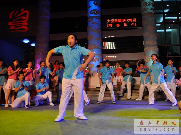 第十一届省艺术节正式开幕，《青春作伴》献&ldquo;礼花&rdquo;