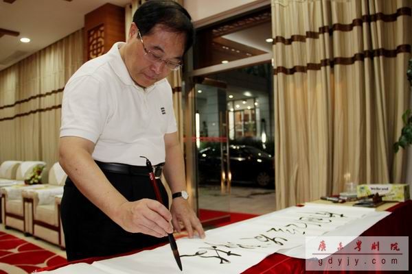 &ldquo;省直机关迎接党的十八大专场粤剧演出&rdquo;完美落幕