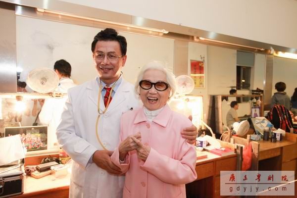 &ldquo;抗非&rdquo;大戏《风云2003》隆重首演