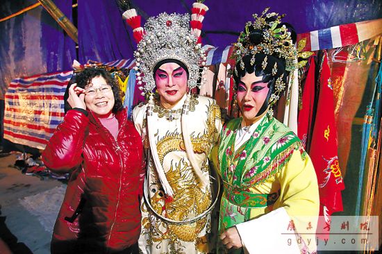 台上情人度良宵 台下情人长相依