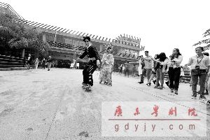 媒体热报我院&ldquo;粤剧快闪&rdquo;大学城