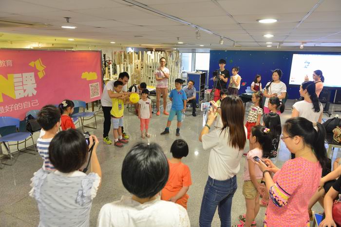 &ldquo;六一&rdquo;前夕，粤剧唱响少年宫