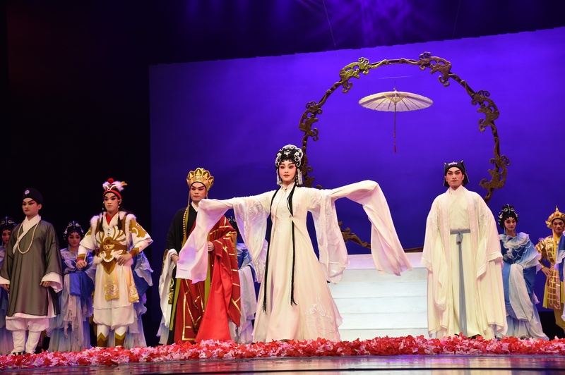 《白蛇传&middot;情》  让学子爱上粤剧