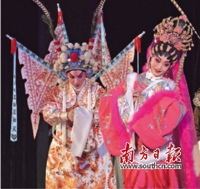 粤剧春班火爆珠三角 粉丝包车追春班剧