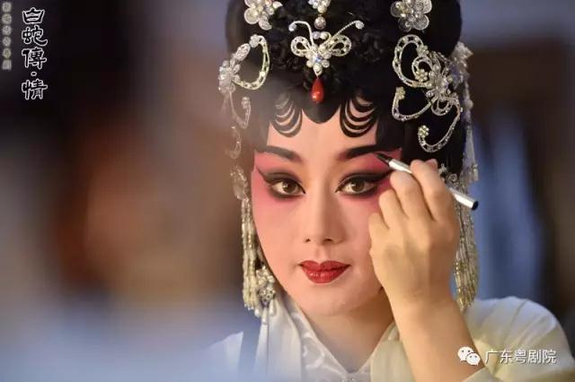 曾小敏竞梅剧目《白蛇传•情》亮相友谊剧院，全院满座，一票难