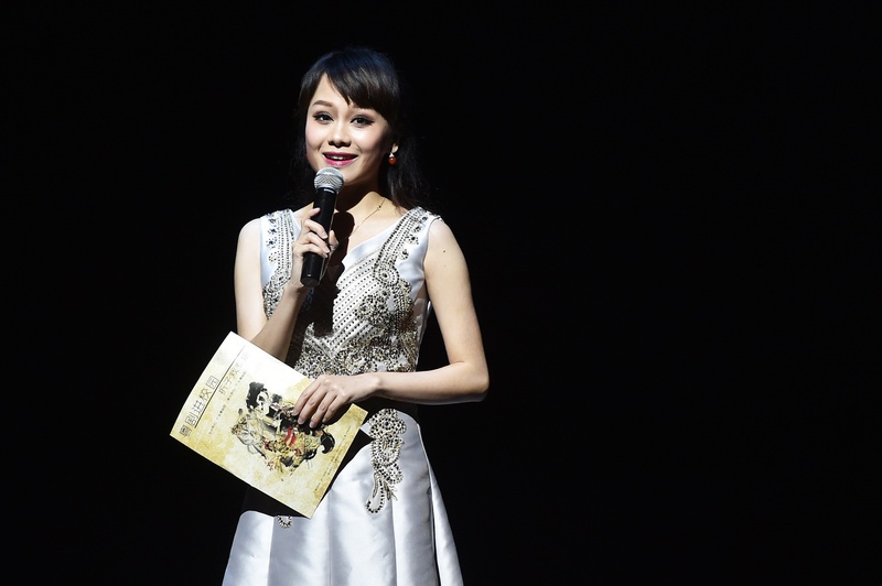 大手拉小手，大小学生齐齐睇大戏