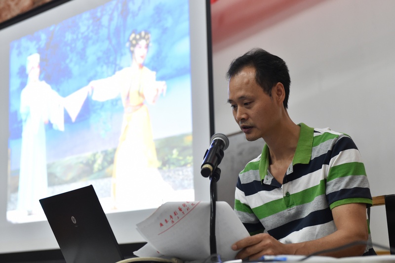 我院主任舞台技师陈奔、秦志力为职工展开粤剧知识专题讲座