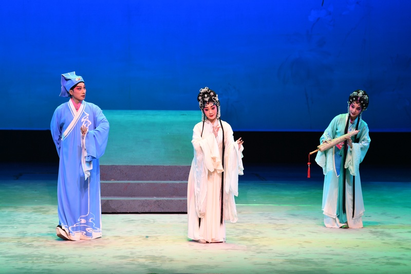 广东省委宣传部部长慎海雄观看粤剧《白蛇传&middot;情》惠民演出并调研&ldquo;粤剧文化体验馆&rdquo;