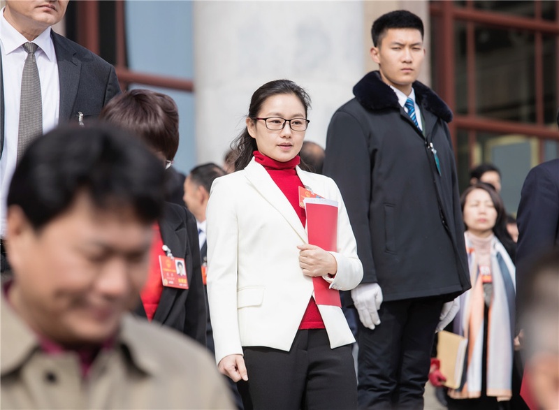 第十三届全国人大代表曾小敏载誉返穗