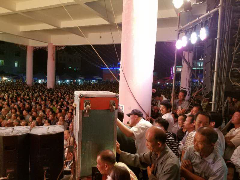 广东粤剧院一团赴阳西演出，万人空巷，大受欢迎