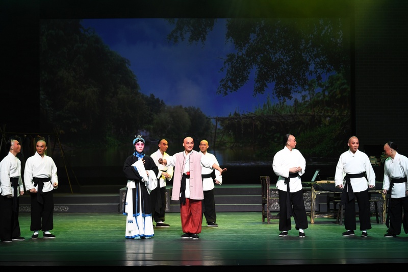 《八和会馆》连演三场