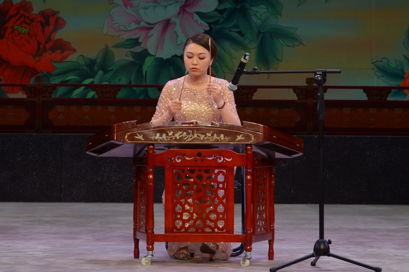 吴梦敏 扬琴《倒垂帘》,《昭君怨》蔡子荣 司鼓《六波令》,《天官赐福