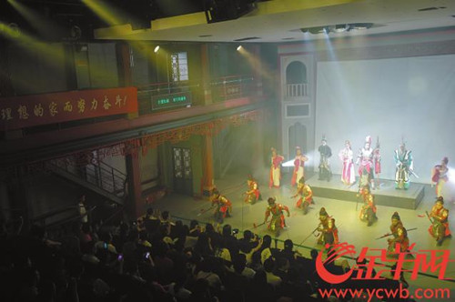 全国旅游剧场蓬勃发展启迪广东粤剧界 要把外地客圈成粤剧粉