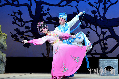 广州粤剧团首次亮相东盟戏剧周，三台大戏撼邕城