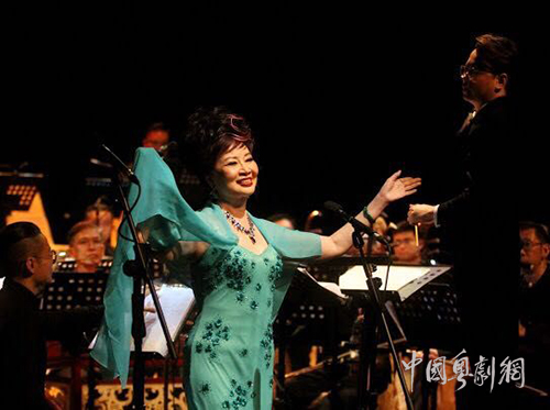 马不停蹄的黎佩仪