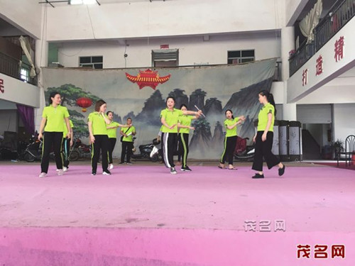 记广东省文明单位茂名市桃花粤剧团