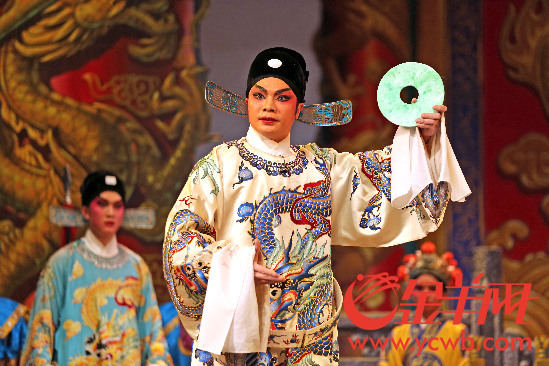 【剧苑随笔】粤曲唱作人邓伟坚用老唱法表现新故事