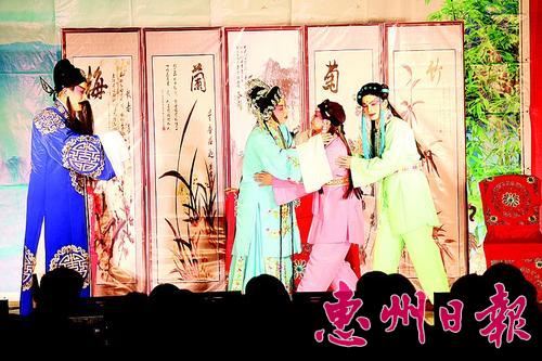 唱粤曲赏粤剧清音绕村乐融融