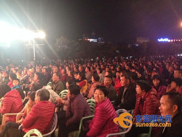 望牛墩：新春粤剧晚会家门口解&ldquo;戏瘾&rdquo; 外来务工者追捧&ldquo;好好睇&rdquo;