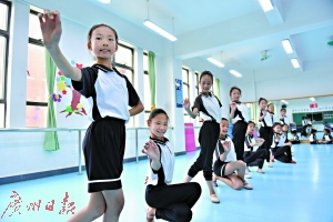 小荷尖尖角 粤剧声满校&mdash;&mdash;华东小学因粤剧特色教学获得两个重量级荣誉
