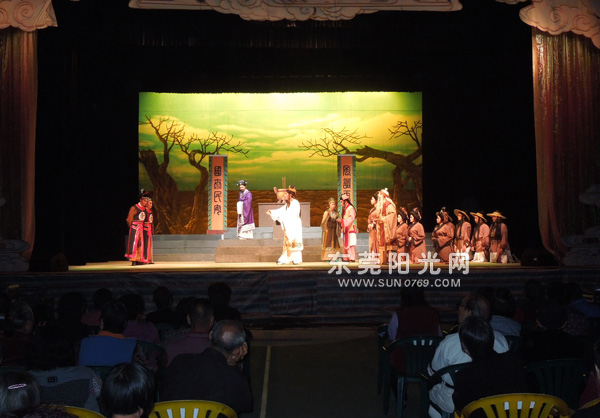 大型迎春粤剧晚会昨晚首场&ldquo;醉&rdquo;戏迷