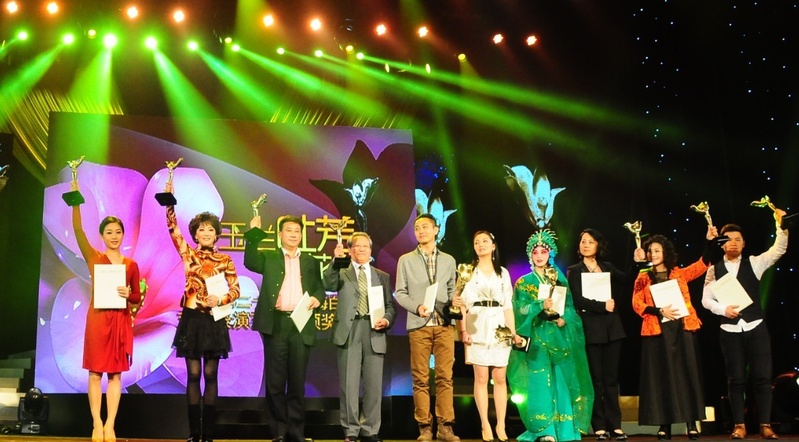 粤剧《青春作伴》双夺&ldquo;白玉兰戏剧奖&rdquo;