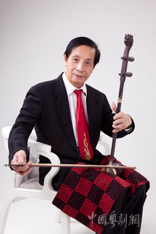 为粤剧艺术默默耕耘的吴炯坚