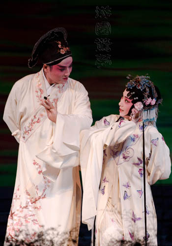 【清远资讯】扇子舞、粤剧经典引得观众不断叫&ldquo;好&rdquo;