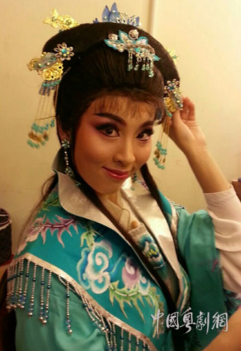 【剧苑随笔】艺习南北、锐意进取 &mdash;&mdash;记粤剧界第一位硕士研究生葛锐娟