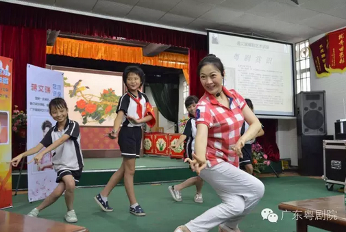 【粤剧进校园】蒋文端为顺德容桂南区小学小朋友们上粤剧课