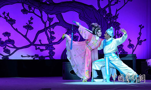 【活动资讯】《鸳鸯剑》《穆桂英》香港扬巾帼之风