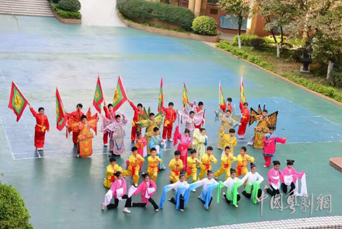 青年演员为少年学子播下粤剧艺术种子