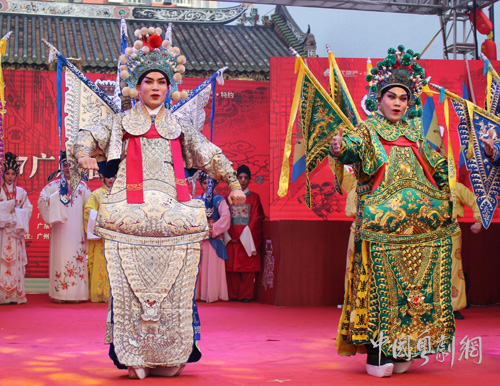 广州红豆粤剧团四度亮相广府庙会开幕式，为广府文化做代言