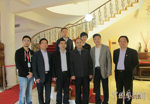 中国文联原副主席夏潮到红线女旧居参观