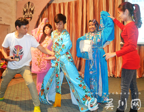 新加坡师生艺术教育交流团访吴川 促进粤剧文化交流