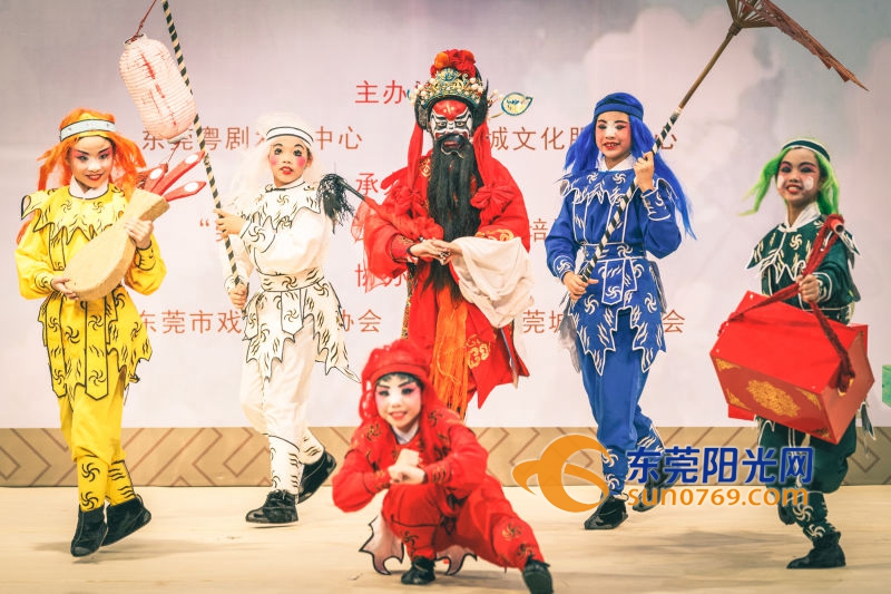 莞城&ldquo;莞邑红豆&rdquo;少儿粤剧曲艺培训基地首场汇报演出