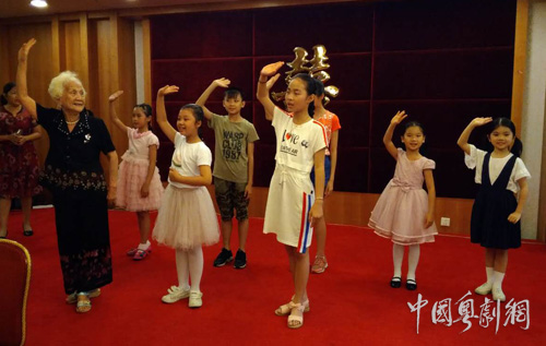 香港名师叶桂生到穗指导从化小红豆