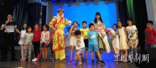 &ldquo;戏人戏语&rdquo;广府歇后语讲座 粤剧戏服之美引人赞叹