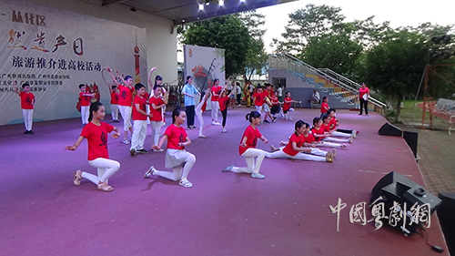 从化小红豆为非遗文化、旅游推介进高校文艺活动献演