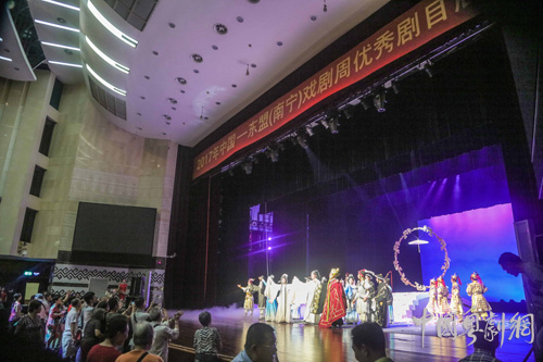 粤剧《白蛇传&middot;情》广西南宁上演 大受欢迎