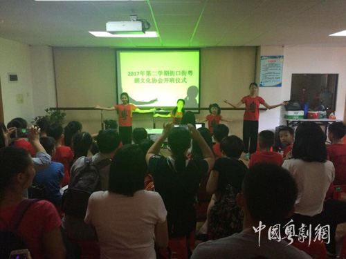 从化小红豆培训开班齐唱《百善孝为先》