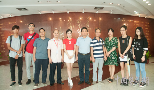 红线女艺术中心刮起一阵直播风